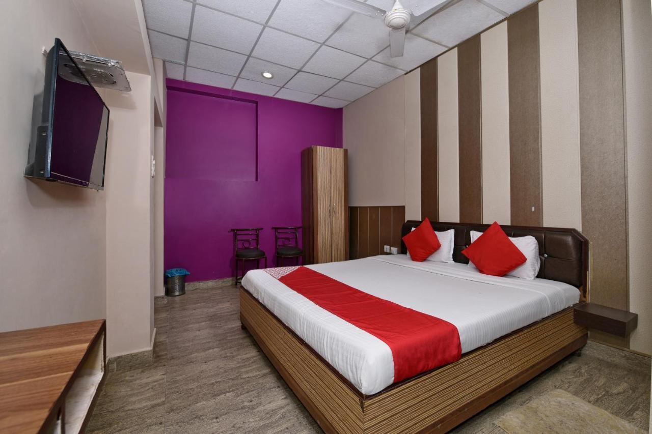 Oyo 3519 Hotel Garden Inn Váránaszi Kültér fotó