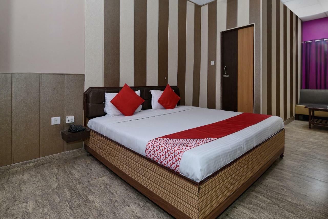 Oyo 3519 Hotel Garden Inn Váránaszi Kültér fotó