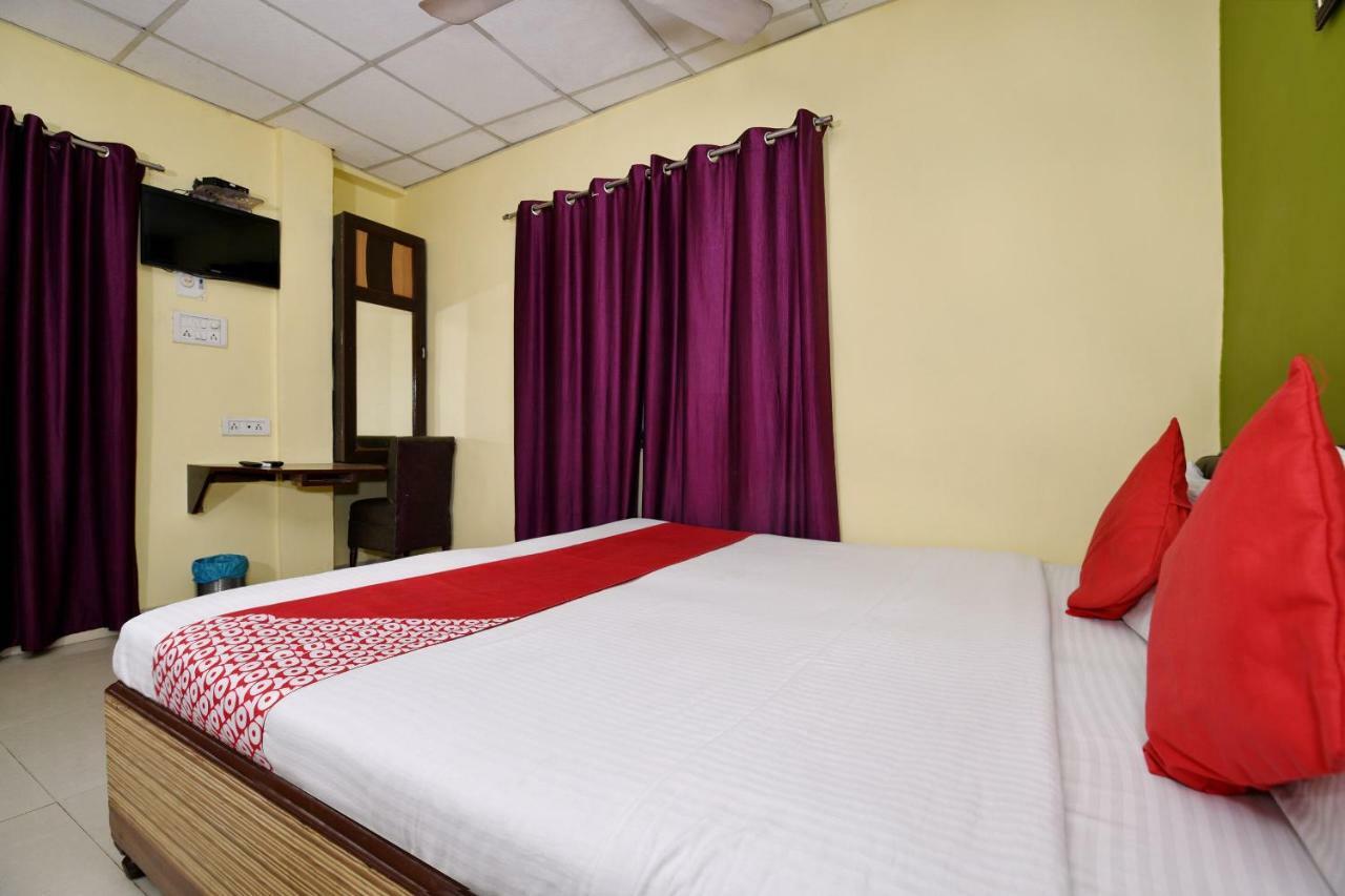 Oyo 3519 Hotel Garden Inn Váránaszi Kültér fotó
