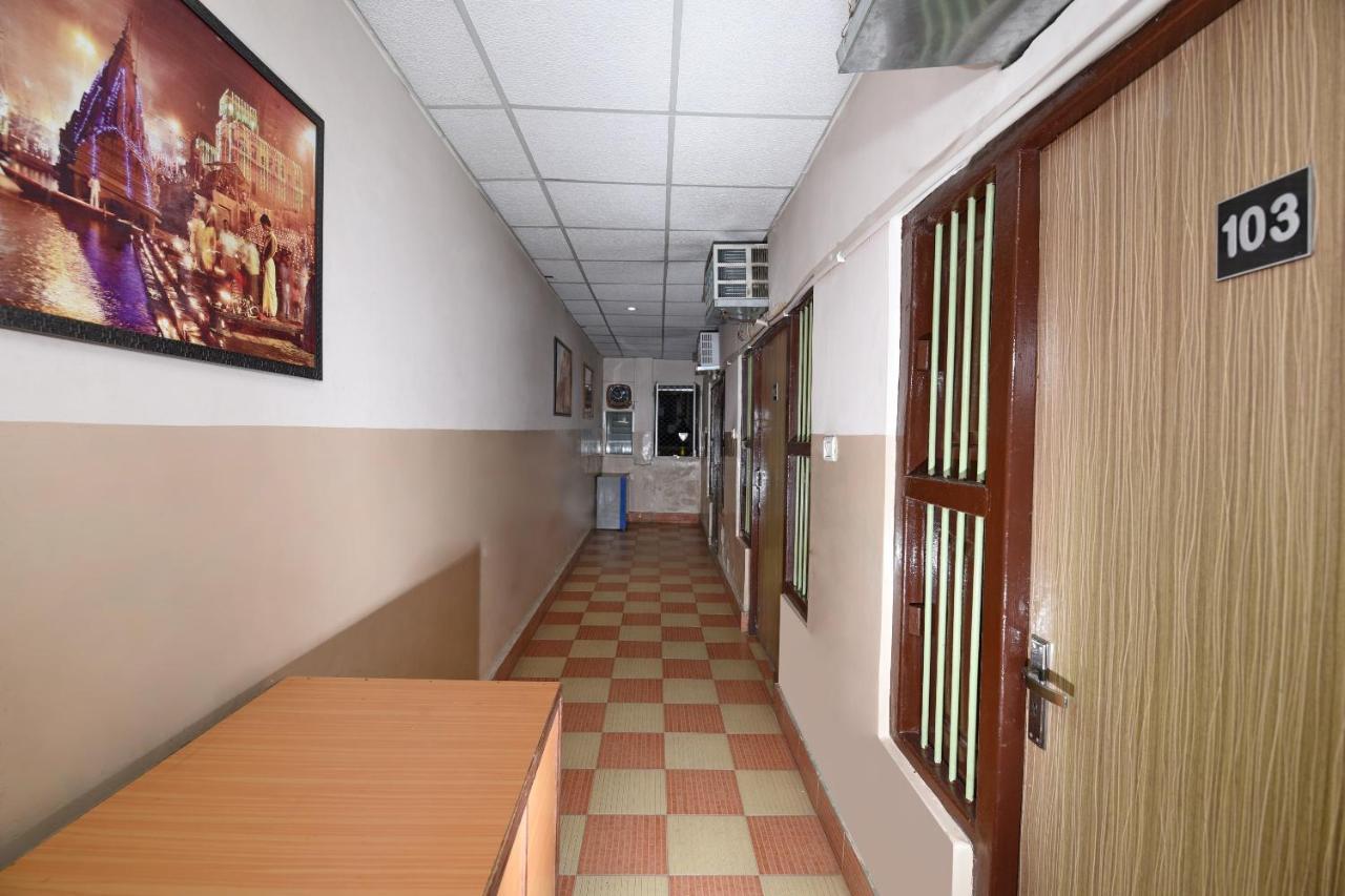 Oyo 3519 Hotel Garden Inn Váránaszi Kültér fotó