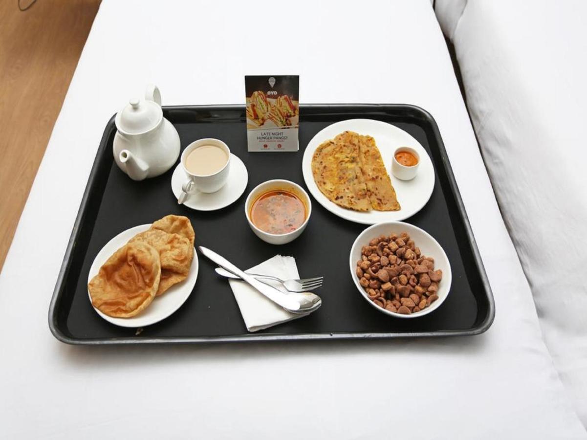 Oyo 3519 Hotel Garden Inn Váránaszi Kültér fotó